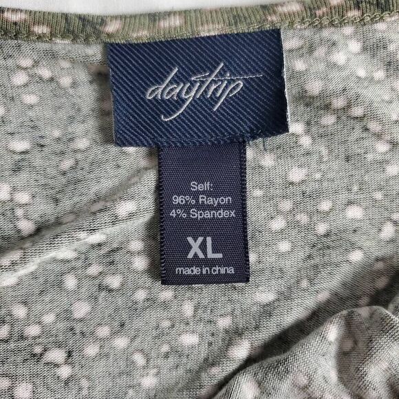 Daytrip XL Green Floral Long Sleeve Blouse Keyhole Neck Stretch Hem - Picture 6 of 7